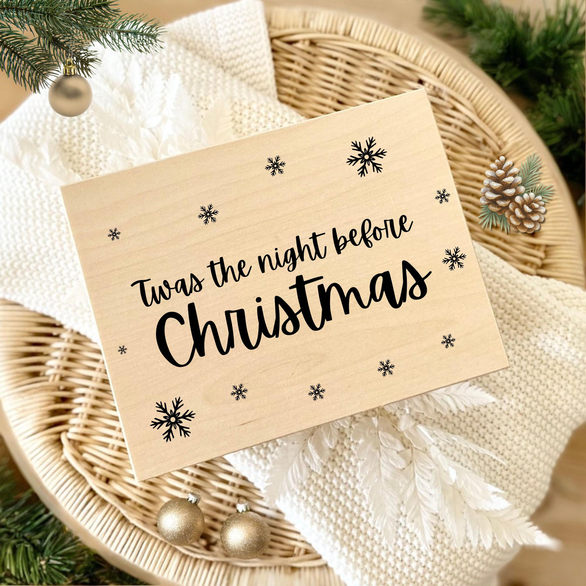 Weihnachtliche Geschenkbox aus Holz mit dem Schriftzug „Twas the night before Christmas“. Perfekt als Christmas Eve Box zum Befüllen für Kinder – für kleine Überraschungen, weihnachtliche Rituale und magische Momente am 24. Dezember. Hochwertige Holzkiste ohne Inhalt, ideal für Weihnachten, Heiligabend, DIY-Geschenke und neue Familientraditionen. Nachhaltig, personalisierbar, liebevoll verarbeitet. Christmas Eve Box aus Holz Weihnachtsabendbox | Geschenkbox Weihnachten