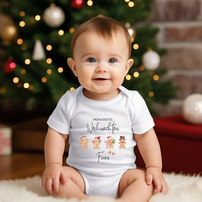 Mein erstes Weihnachten Babybody | Lebkuchen-Motiv mit Name personalisiert
Babybody Weihnachten 2025 mit vier Lebkuchenfiguren aus weißer Bio-Baumwolle. Aufdruck „Mein erstes Weihnachten“ und personalisierter Name  darunter. Langarm oder Kurzarm wählbar. Hautfreundlicher Stoff, Direktdruck. Ideal als Babybody personalisiert, Geschenk zur Wintergeburt oder als festliches Baby-Outfit für Weihnachten. Perfekt für Familienfotos, Besuch bei Oma & Opa oder als Partnerlook mit Eltern & Geschwistern.