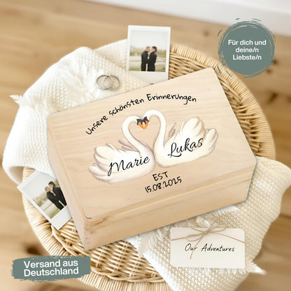 Erinnerungskiste personalisiert für Paare mit Schwänen | Geschenk zum Jahrestag