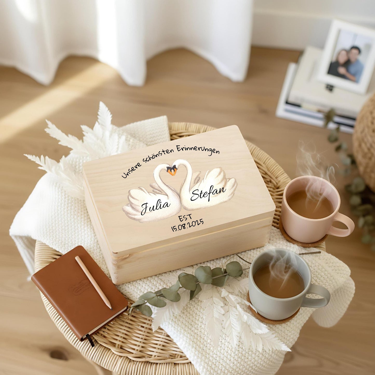 Erinnerungskiste personalisiert für Paare mit Schwänen | Geschenk zum Jahrestag