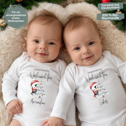 Zwei kleine Wunder, ein festlicher Look – der Babybody „Unser erstes Weihnachten Zwillinge“ ist das ideale Weihnachtsoutfit für Babys. Gefertigt aus 100 % Bio-Baumwolle, personalisierbar mit Namen und liebevoll bedruckt. Nachhaltig, weich und langlebig – dieser Weihnachtsbody Zwillinge eignet sich perfekt als Geschenk Weihnachten Baby, fürs Familien-Fotoshooting oder als Andenken an das erste gemeinsame Fest.
Weihnachtsbody Zwillinge Geschenkidee personalisiert mit Namen