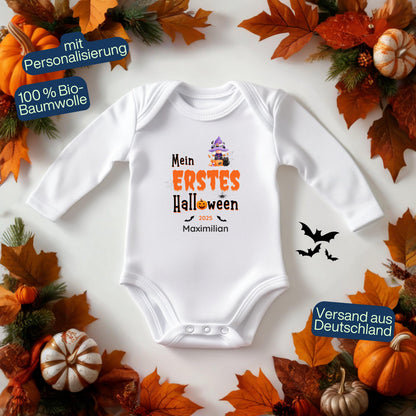Mein erstes Halloween Babybody aus 100 % Bio-Baumwolle, erhältlich in Schwarz und Weiß, nachhaltig und hautfreundlich. Halloween Outfit für Babys bis 18 Monate, ideal als Baby Strampler für Jungen und Mädchen, perfekt für Babyfotos, Familienfotos und die erste Halloween Party. Bio Baby Body mit süßem Geist und Kürbis Motiv, weiche Baby Kleidung für Herbst und Halloween 2025, originelle Geschenkidee für Babys erstes Halloween, auch als Geschenk zur Geburt oder Babyparty geeignet.