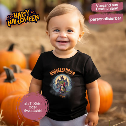 Halloween T-Shirt oder Sweatshirt für Kinder – ideal für „Süßes oder Saures“! Dein Kind ist perfekt gekleidet für Halloween mit diesem bequemen Shirt oder Pullover in Schwarz oder Weiß. Niedliches Design für Jungen & Mädchen, ideal für Halloween Partys, Kindergarten & das erste Halloween. Beliebt als „mein erstes Halloween“ Outfit oder Halloween Kleidung für Kinder. Auch als langarm Shirt für kühlere Tage geeignet. Ein Must-have für kleine Gruselfans! 🎃