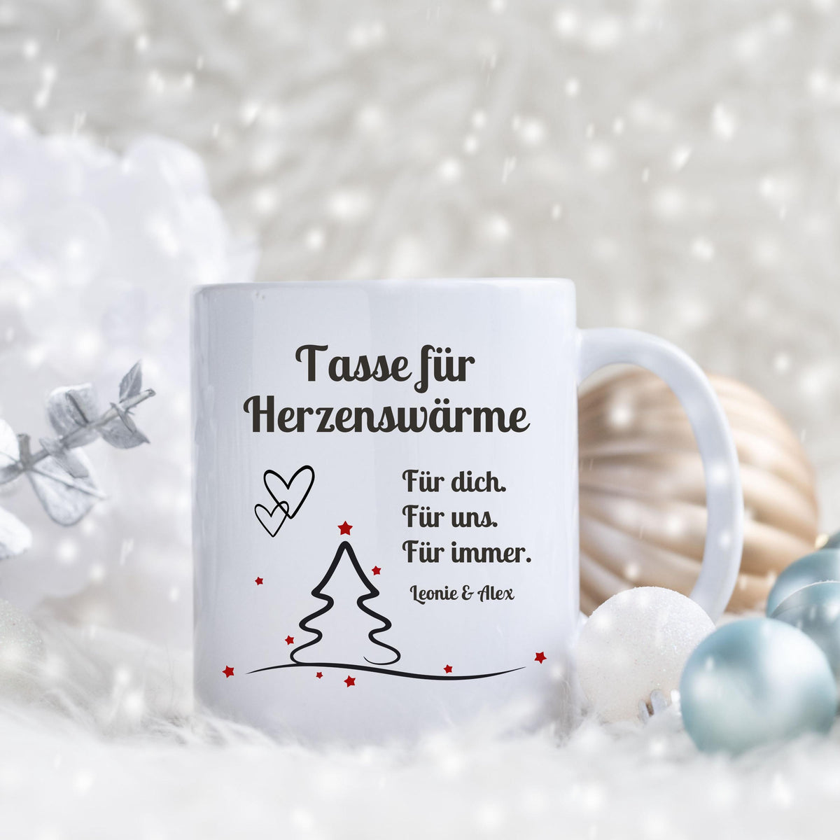 Personalisierte Weihnachtstasse mit Spruch „Tasse für Herzenswärme“ und niedlichem Schneemann-Paar Motiv. Geschenkidee Weihnachten für Paare, Partner, Freundin oder Freund. Wintertasse mit Namen individuell personalisierbar. Keramiktasse Weihnachten für Verliebte oder als romantisches Weihnachtsgeschenk. Lustige Pärchentasse für die Adventszeit, ideal auch als Wichtelgeschenk oder kleine Aufmerksamkeit für den Lieblingsmenschen.