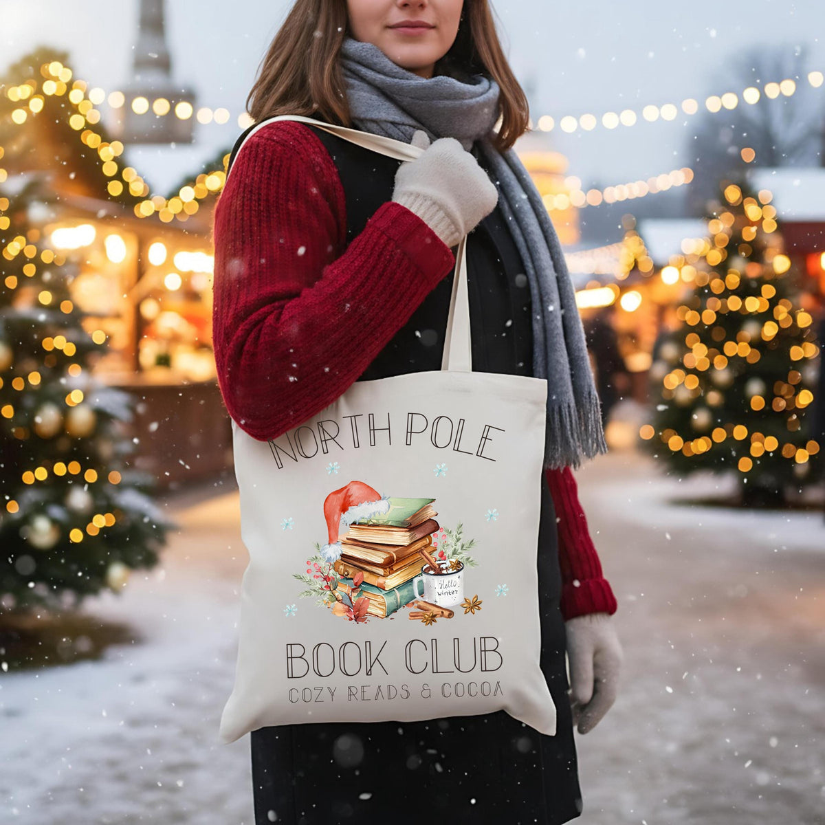 Baumwoll‑Jutebeutel mit weihnachtlichem Bücherbaum‑Motiv und Schriftzug „North Pole Book Club“. Ideal als Stofftasche Weihnachten für Leseratten, Buchliebhaber und Bibliophile – passend als Geschenk oder Einkaufstasche in der Advents‑ und Winterzeit. Hochwertige Baumwolltasche, langlebiger Druck, lange Henkel, umweltfreundlich und vielseitig nutzbar. Perfekt als Weihnachts‑Geschenktasche, Bücherbeutel oder nachhaltige Tasche mit Weihnachtsmotiv für Freunde, Familie oder für dich selbst.