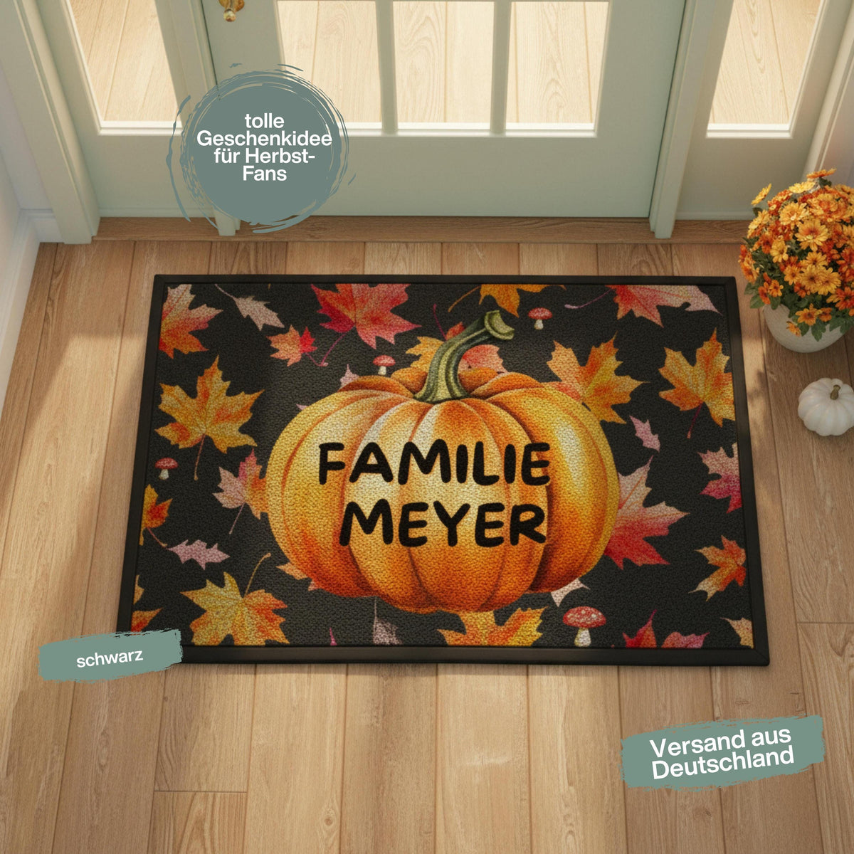 Personalisierte Herbst Fußmatte mit Namen für Haustür und Eingang, Kürbis Fußmatte mit buntem Herbstlaub als individuelle Herbstdeko. Bedruckte Fußmatte personalisiert für Familie und Paare, Geschenk zum Einzug, Geschenk fürs neue Haus und Herbst Geschenk für Kürbisfans. Personalisierte Fußmatte Familie in 3 Größen und 5 Farben mit rutschfestem Gummirand. Herbst Fußmatte, Kürbis Deko und personalisierte Eingangsmatte für die gemütliche Jahreszeit, Produktion und Versand aus Deutschland.