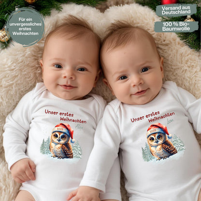 Ein Body, zwei Herzen – der Langarm-Babybody „Unser erstes Weihnachten Zwillinge“ ist ein festliches Weihnachtsoutfit für Babys. Gefertigt aus 100 % Bio-Baumwolle, personalisierbar mit Namen, nachhaltig und hautfreundlich. Perfekt für Familienfotos, als Geschenkidee oder als Andenken an das erste gemeinsame Weihnachtsfest. Dieser Weihnachtsbody Zwillinge personalisiert vereint Stil, Liebe und Nachhaltigkeit – das ideale Geschenk Weihnachten Baby.