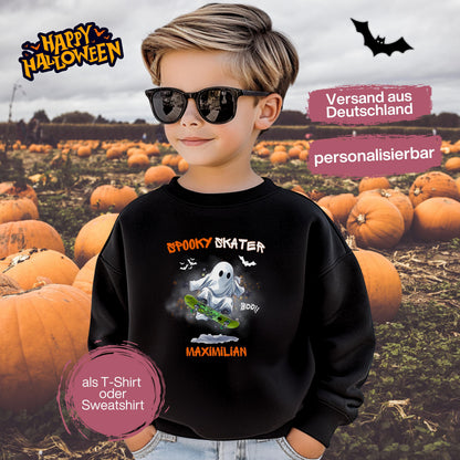 Halloween T-Shirt oder Sweatshirt für Kinder – ideal für „Süßes oder Saures“! Dein Kind ist perfekt gekleidet für Halloween mit diesem bequemen Shirt oder Pullover in Schwarz oder Weiß. Niedliches Design für Jungen & Mädchen, ideal für Halloween Partys, Kindergarten & das erste Halloween. Beliebt als „mein erstes Halloween“ Outfit oder Halloween Kleidung für Kinder. Auch als langarm Shirt für kühlere Tage geeignet. Ein Must-have für kleine Gruselfans! 🎃