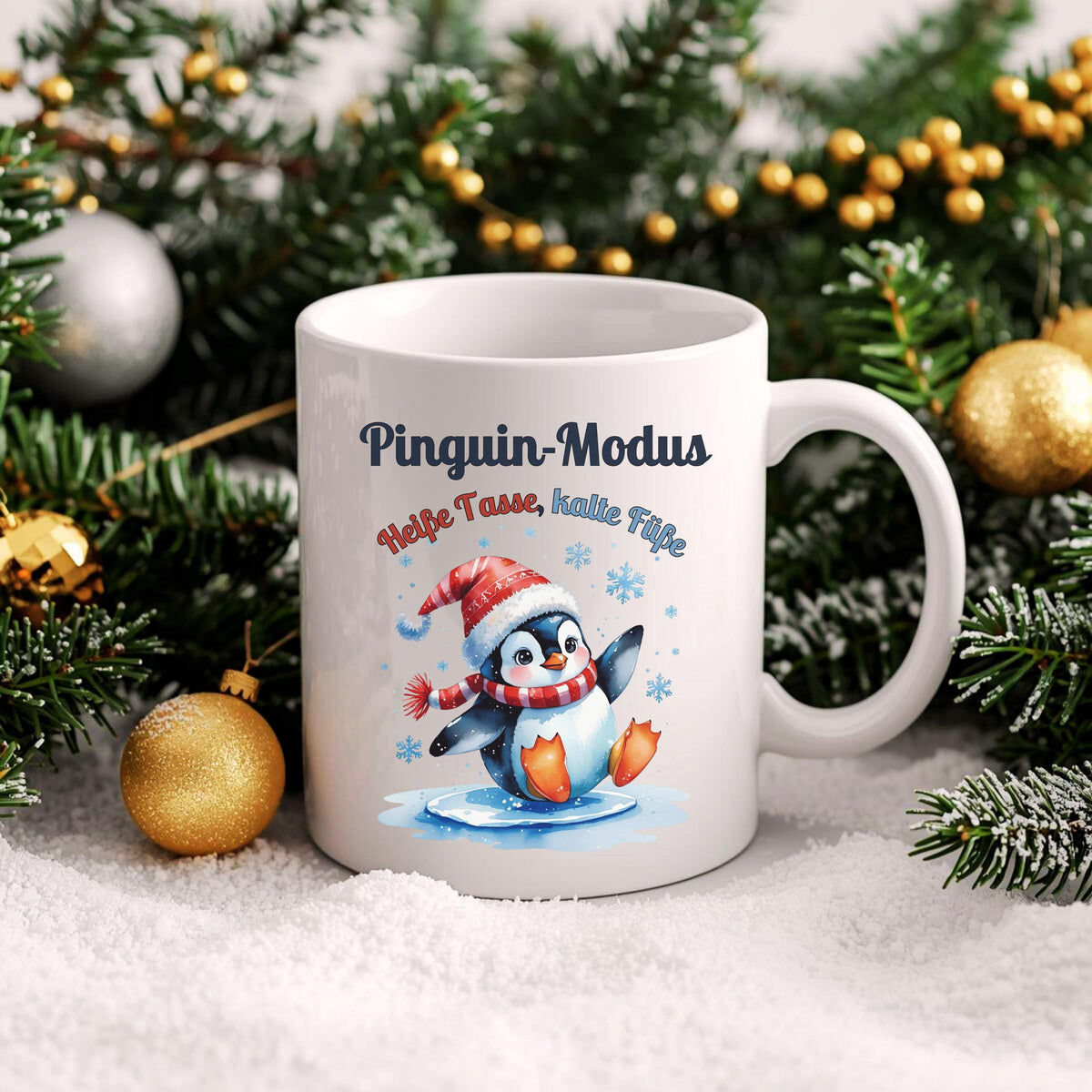 Lustige Weihnachtstasse mit Spruch „Heiße Tasse, kalte Flosse“ und Pinguin-Motiv – witziger Winterbecher als Geschenkidee Weihnachten für Kollegin, Freund, Freundin oder Familie. Ideal als Wichtelgeschenk, kleines Weihnachtsgeschenk oder Kaffeetasse mit Humor für die Adventszeit. Robuste Keramiktasse mit beidseitigem Druck, hochwertig bedruckt in Deutschland. Perfekt für Tee, Kaffee oder Glühwein – Geschenk Weihnachten, Tasse mit Spruch, Wintertasse, Tasse Pinguin, Weihnachtsbecher lustig.