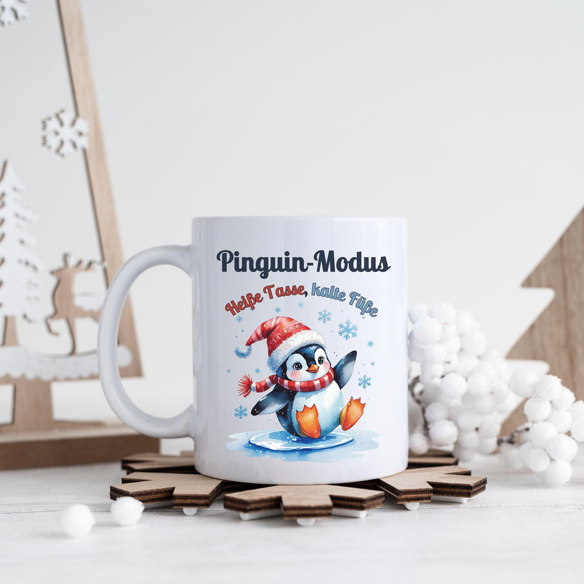 Lustige Weihnachtstasse mit Pinguin-Motiv und Spruch „Heiße Tasse, kalte Flosse“ – ideales Weihnachtsgeschenk für Kollegin, Freund, Freundin oder Familie. Wintertasse mit niedlichem Pinguin im Schnee, perfekt für Weihnachten, Wichtelgeschenk, Büro, Homeoffice oder als Geschenkidee für die Adventszeit. Hochwertiger Druck, witziges Design, liebevoll gestaltet. Geschenk Weihnachten, Tasse mit Spruch, Geschenkidee Weihnachten, Tasse Winter, Christmas Mug, Tasse mit Pinguin, kleines Geschenk.