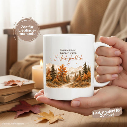 Herbst Tasse mit Spruch als Geschenk für beste Freundin und Geschenk für Kaffeeliebhaber. Weiße Keramiktasse 330 ml mit „Draußen bunt. Drinnen warm. Einfach glücklich.“ Herbsttasse mit Wald und Bergen für Herbstzeit und Cozy Season. Kaffeeliebhaber Geschenk, Herbst Geschenk für Freundin, Mama oder Schwester sowie Me Time Geschenk und Selfcare Geschenk. Keramiktasse und Tasse Herbst für Kaffee, Tee und gemütliche Herbstmomente, Produktion und Versand aus Deutschland.