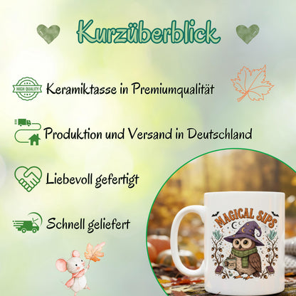 Herbst Tasse „Magical Sips“ mit niedlicher Eule und kleiner „Wizard’s Brew“ Tasse. Weiße Keramiktasse 330 ml mit magischem Herbstmotiv aus Eule, Kristallen, Monden, Sternen, Büchern, Eicheln und Fledermäusen. Eulen Tasse als Geschenk für Eulenliebhaber, Eulenfans und Liebhaber von Witchy Motiven. Zauberhafte Hexen Tasse für Herbstzeit, Cozy Season und Halloween, ideal für Kaffee, Tee oder Kakao und als Herbst Geschenk für Freundin, Schwester, Mama, Fantasyfans und Liebhaber mystischer Designs.