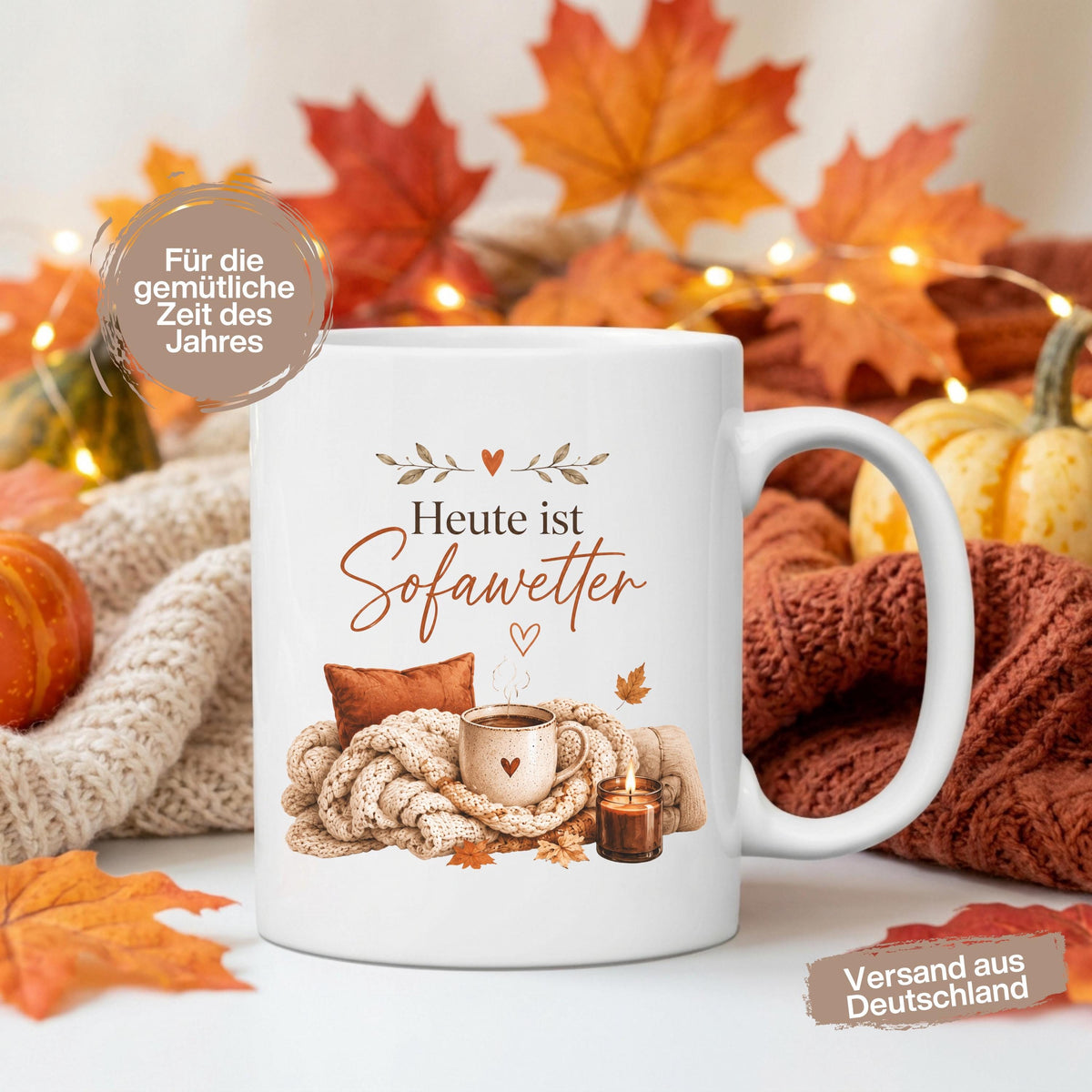 Herbst Tasse Heute ist Sofawetter als Geschenk für beste Freundin und Geschenk für Kaffeeliebhaber. Weiße Keramiktasse 330 ml mit gemütlichem Herbstmotiv, Kaffee, Decke, Kerze und Herbstblättern. Herbsttasse als Kaffeeliebhaber Geschenk, Me Time Geschenk, Selfcare Geschenk und Herbst Geschenk. Kaffeetasse Herbst für Cozy Season und Herbstzeit, spülmaschinenfeste Keramiktasse als Tasse mit Herbstmotiv und gemütliche Geschenkidee für Kaffeeliebhaber.
