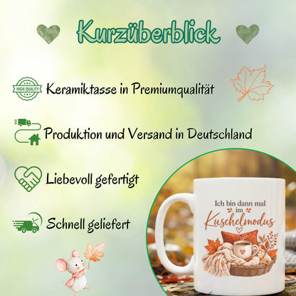 Herbst Tasse Ich bin dann mal im Kuschelmodus als Geschenk für beste Freundin und Geschenk für Kaffeeliebhaber. Weiße Keramiktasse 330 ml mit gemütlichem Herbstmotiv, Kaffee, Strickdecke, Kissen und Herbstblättern. Herbsttasse als Kaffeeliebhaber Geschenk, Me Time Geschenk, Selfcare Geschenk und Herbst Geschenk. Kaffeetasse Herbst für Cozy Season und Herbstzeit, spülmaschinenfeste Keramiktasse als Tasse mit Herbstmotiv und Geschenkidee für Kaffeeliebhaber.