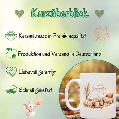 Herbst Tasse mit Spruch „Heute ist Sofawetter“ als Me Time Geschenk, Selfcare Geschenk und Geschenk für beste Freundin. Weiße Keramiktasse 330 ml beidseitig bedruckt, ideal als Geschenk für Kaffeeliebhaber und Kaffeeliebhaber Geschenk. Herbsttasse für Herbstzeit und Cozy Season mit gemütlichem Motiv aus Sofa, Kerze & Herbstblättern. Keramiktasse als Herbst Geschenk für Freundin, Mama, Schwester, Cozy-Season-Fans und Kaffeefans. Gemütliche Tasse Herbst für entspannte Kaffeepausen und Sofamomente.