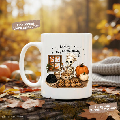 Herbst Tasse „Baking my cares away“ als Geschenk für Bäckerin, Backliebhaber und Katzenfans. Weiße Keramiktasse 330 ml beidseitig bedruckt mit humorvollem Herbstmotiv aus Skelett mit Kochmütze beim Backen, schwarzer Katze, Chocolate-Chip-Cookies, Kürbissen und buntem Herbstlaub. Gemütliche Herbsttasse und Halloween Tasse für Hobbybäcker, beste Freundin, Mama oder Schwester, ideal für Kaffee, Cozy Season und herbstliche Backtage. tasse herbst
herbsttasse halloween tasse geschenk bäckerin