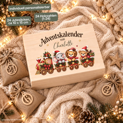Personalisierter Adventskalender aus Holz für Kinder mit weihnachtlichem Tierzug aus Elefant, Löwe und Bär sowie Wunschnamen Charlotte. Die Adventskiste ist wahlweise einzeln oder als Adventskalender zum Befüllen mit 24 Jutesäckchen und Holzzahlen erhältlich. Wiederverwendbarer Adventskalender personalisiert mit Namen, Adventskalender Holz, Adventskalender Kiste, Adventskiste personalisiert und Weihnachtskalender für Kinder – eine persönliche Adventstradition für kleine Zug- und Tierfans. Aus Kiefernholz.