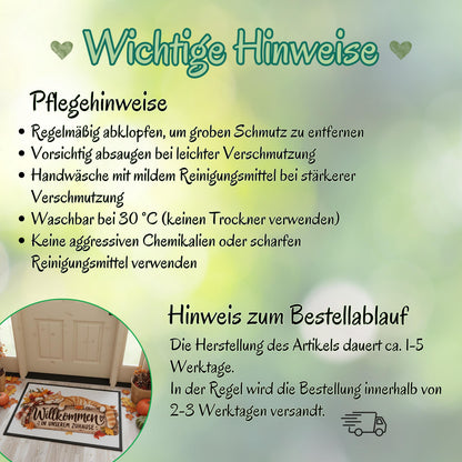 Herbst Fußmatte für Haustür und Eingang mit schlafender orangefarbener Katze, Kürbissen, kuscheligem Schal und buntem Herbstlaub sowie Spruch „Willkommen in unserem Zuhause“. Bedruckte Haustür Fußmatte als gemütliche Herbstdeko und Willkommensmatte für Katzenfreunde. Schmutzfangmatte aus 100 % Polypropylen mit rutschfestem Gummirand. Dekorative Eingangs Fußmatte passend als Fußmatte Herbst, Haustürmatte, Fußmatte Willkommen und Geschenk für Katzenliebhaber, Katzenbesitzer oder zum Einzug.