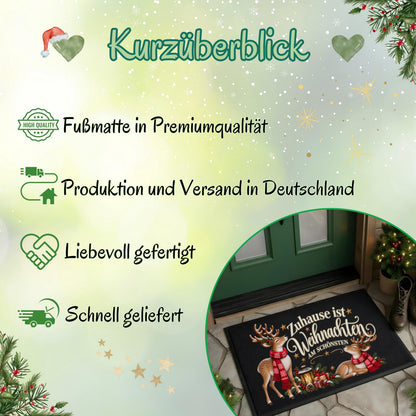 Weihnachtliche Infografik „Kurzüberblick“ zur Fußmatte mit Rentieren von MeobellaDesigns. Auf hellgrünem Hintergrund mit Schneeflocken, Herzen, Sternen und Tannenzweigen stehen Hinweise zu Premiumqualität, Produktion und Versand in Deutschland, liebevoller Fertigung und schneller Lieferung. Ein runder Bildausschnitt zeigt die bedruckte Haustürmatte mit zwei Rentieren mit Schals und dem Schriftzug „Zuhause ist Weihnachten am schönsten“. Übersicht zum Weihnachtsartikel für Haustür und Eingangsbereich.