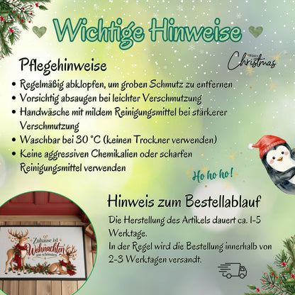 Infografik „Wichtige Hinweise“ zur bedruckten Weihnachtsfußmatte für Weihnachten. Die Grafik empfiehlt Abklopfen bei grobem Schmutz, vorsichtiges Absaugen, Handwäsche mit mildem Reinigungsmittel und Waschen bei 30 °C. Kein Trockner, keine aggressiven Chemikalien oder scharfen Reinigungsmittel. Zum Bestellablauf stehen ca. 1–5 Werktage Herstellung und meist 2–3 Werktage bis zum Versand. Ein runder Ausschnitt zeigt die Motivmatte; Tannenzweige, Schneeflocken und ein Pinguin schmücken den Hintergrund.