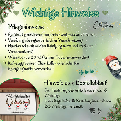 Infografik „Wichtige Hinweise“ zur personalisierten Rentier-Fußmatte für Weihnachten. Die Grafik empfiehlt Abklopfen bei grobem Schmutz, vorsichtiges Absaugen, Handwäsche mit mildem Reinigungsmittel und Waschen bei 30 °C. Kein Trockner, keine aggressiven Chemikalien oder scharfen Reinigungsmittel. Zum Bestellablauf stehen ca. 1–5 Werktage Herstellung und meist 2–3 Werktage bis zum Versand. Ein runder Ausschnitt zeigt die Namensmatte; Tannenzweige, Schneeflocken und ein Pinguin schmücken den Hintergrund.