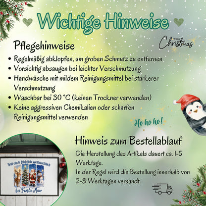 Infografik „Wichtige Hinweise“ zur bedruckten Weihnachtsfußmatte für Weihnachten. Die Grafik empfiehlt Abklopfen bei grobem Schmutz, vorsichtiges Absaugen, Handwäsche mit mildem Reinigungsmittel und Waschen bei 30 °C. Kein Trockner, keine aggressiven Chemikalien oder scharfen Reinigungsmittel. Zum Bestellablauf stehen ca. 1–5 Werktage Herstellung und meist 2–3 Werktage bis zum Versand. Ein runder Ausschnitt zeigt die Namensmatte; Tannenzweige, Schneeflocken und ein Pinguin schmücken den Hintergrund.
