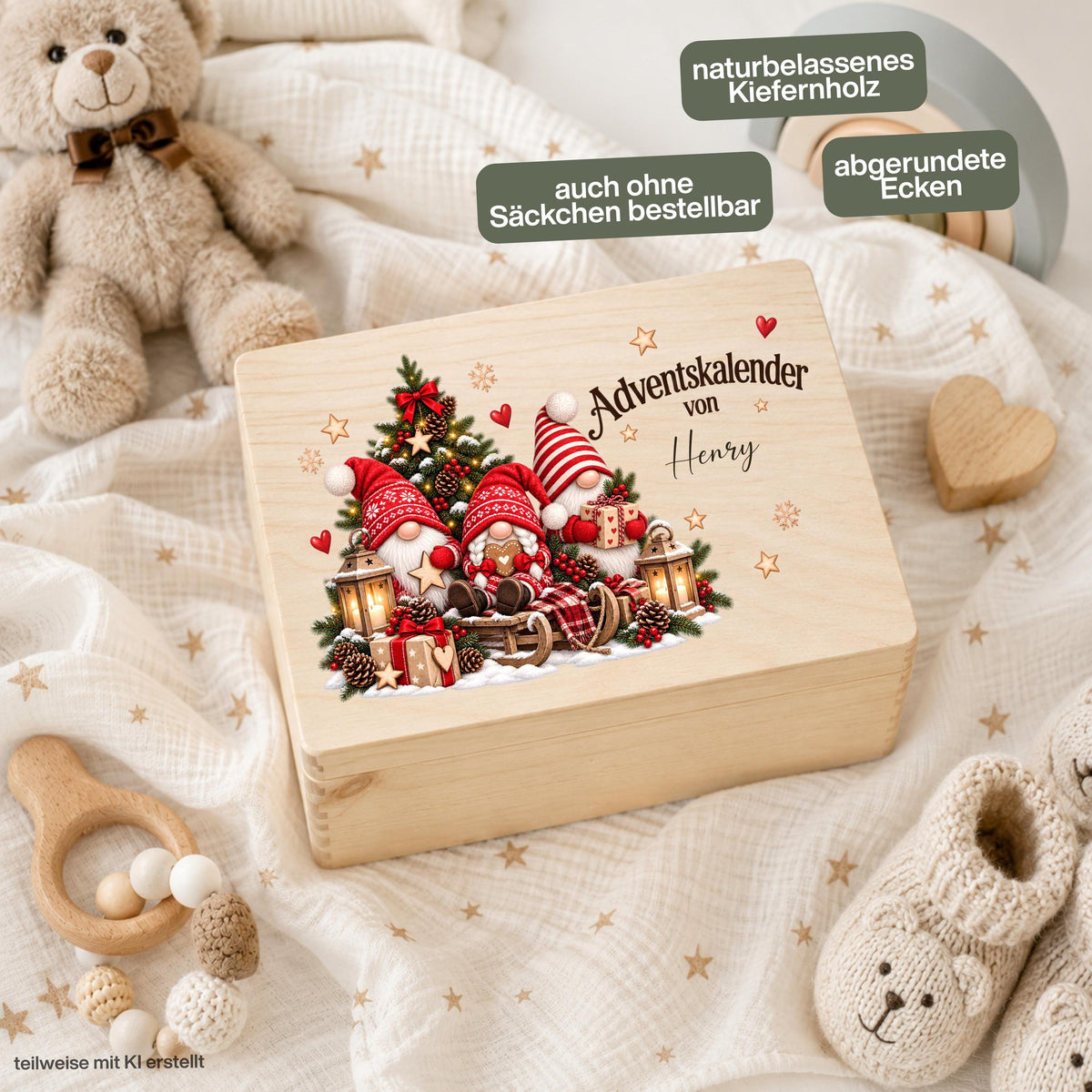 Adventskiste personalisiert mit Namen und weihnachtlichem Wichtel-Motiv als wiederverwendbarer Adventskalender für Kinder. Der Adventskalender aus Holz kann als einzelne personalisierte Holzkiste oder als komplettes Set mit 24 Jutebeuteln und 24 Holzzahlen bestellt werden. Adventskalender Holz, Adventskalender Kiste, Adventskalender zum Befüllen, Weihnachtskalender mit Namen und Wichtel Adventskalender für Kinder – individuell befüllbar und jedes Jahr wiederverwendbar. Maße: ca. 29,4 × 19,4 × 13,2 cm.