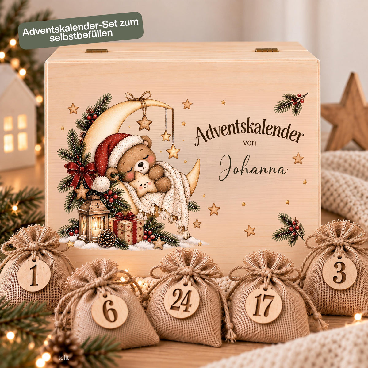 Personalisierter Adventskalender aus Holz für Kinder mit schlafendem Weihnachts-Teddy auf einer Mondsichel und Wunschnamen Emily. Die Adventskiste ist wahlweise einzeln oder als Adventskalender zum Befüllen mit 24 Jutesäckchen und Holzzahlen erhältlich. Wiederverwendbarer Adventskalender personalisiert mit Namen, Adventskalender Holz, Adventskalender Kiste, Adventskiste personalisiert und Weihnachtskalender für Kinder – ein ruhiges Weihnachtsmotiv für Babys, Kleinkinder und kleine Träumer. Aus Kiefernholz.