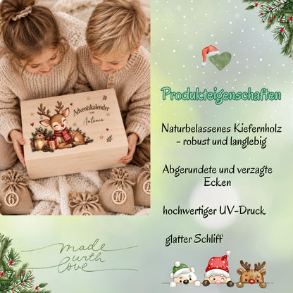 Adventskalender zum Befüllen für Kinder als personalisierte Holzkiste mit weihnachtlichem Rentier und individuellem Wunschnamen. Das komplette Adventskalender-Set enthält die Adventskiste aus Holz sowie 24 Jutesäckchen und 24 Holzzahlen von 1 bis 24 zum Selbstbefüllen. Personalisierter Adventskalender, Adventskalender Beutel, Adventskalender Box, Adventskiste Kinder und Weihnachtskalender mit Namen für Süßigkeiten, kleine Geschenke, Botschaften und persönliche Überraschungen bis Weihnachten.