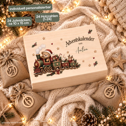 Adventskalender zum Befüllen für Kinder als personalisierte Holzkiste mit Weihnachtszug und individuellem Wunschnamen. Das komplette Adventskalender-Set enthält eine Adventskiste aus Holz sowie 24 Jutesäckchen und 24 Holzzahlen von 1 bis 24 zum Selbstbefüllen. Personalisierter Adventskalender, Adventskalender Beutel, Adventskalender Box, Adventskiste Kinder und Weihnachtskalender mit Namen als wiederverwendbarer Adventskalender für Süßigkeiten, kleine Geschenke und persönliche Überraschungen.