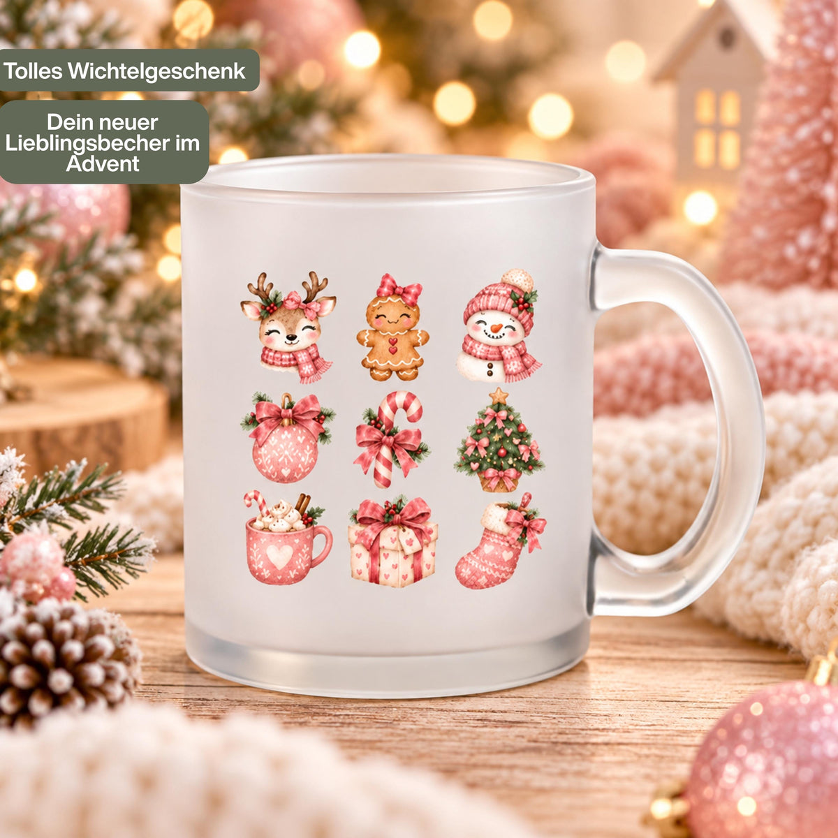 Diese Weihnachtstasse ist ein zauberhafter Weihnachtsbecher für die Adventszeit. Aus satiniertem, transparentem Glas gefertigt und beidseitig bedruckt, bietet diese Winter Tasse ein Fassungsvermögen von 300 ml und eignet sich perfekt als Weihnachtsgeschenk, Wichtelgeschenk oder Nikolaus Tasse. Ob als kleines Mitbringsel, Geschenkidee für Kolleginnen oder liebevolle Kaffeetasse Weihnachten für Kaffee, Tee, Kakao und Glühwein – diese Tasse mit Weihnachtsmotiv passt zu jedem winterlichen Anlass.