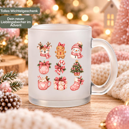 Diese Weihnachtstasse ist ein zauberhafter Weihnachtsbecher für die Adventszeit. Aus satiniertem, transparentem Glas gefertigt und beidseitig bedruckt, bietet diese Winter Tasse ein Fassungsvermögen von 300 ml und eignet sich perfekt als Weihnachtsgeschenk, Wichtelgeschenk oder Nikolaus Tasse. Ob als kleines Mitbringsel, Geschenkidee für Kolleginnen oder liebevolle Kaffeetasse Weihnachten für Kaffee, Tee, Kakao und Glühwein – diese Tasse mit Weihnachtsmotiv passt zu jedem winterlichen Anlass.