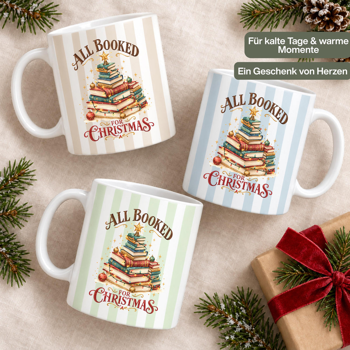 Diese Kaffeetasse Weihnachten zeigt einen Weihnachtsbaum aus gestapelten Büchern im Streifen-Design, erhältlich in Beige, Blau und Grün. Als Weihnachtsbecher aus Keramik mit 330 ml Fassungsvermögen ist diese Weihnachtstasse eine tolle Geschenkidee für Bücherfans, ob als Wichtelgeschenk, Nikolaus Tasse oder Weihnachtsgeschenk. Diese Tasse mit Weihnachtsmotiv eignet sich als Winter Tasse für Kaffee, Tee, Kakao und Glühwein und für gemütliche Lesestunden in der Adventszeit.