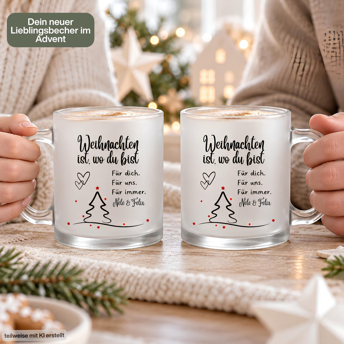 Personalisierte Weihnachtstasse mit Namen zeigt diese transparente, satinierte Glastasse mit dem Spruch „Weihnachten ist, wo du bist". Diese Paar Tasse personalisiert mit Wunschnamen ist eine Weihnachtstasse personalisiert für Paare und eignet sich als Tasse Weihnachten Name für den Partner oder die Partnerin. Als Weihnachtsgeschenk-Tasse, Tasse Weihnachten Geschenk oder besondere Kaffeetasse Weihnachten macht diese Tassen mit Namen jede Weihnachtstasse Geschenk zu einem persönlichen Unikat