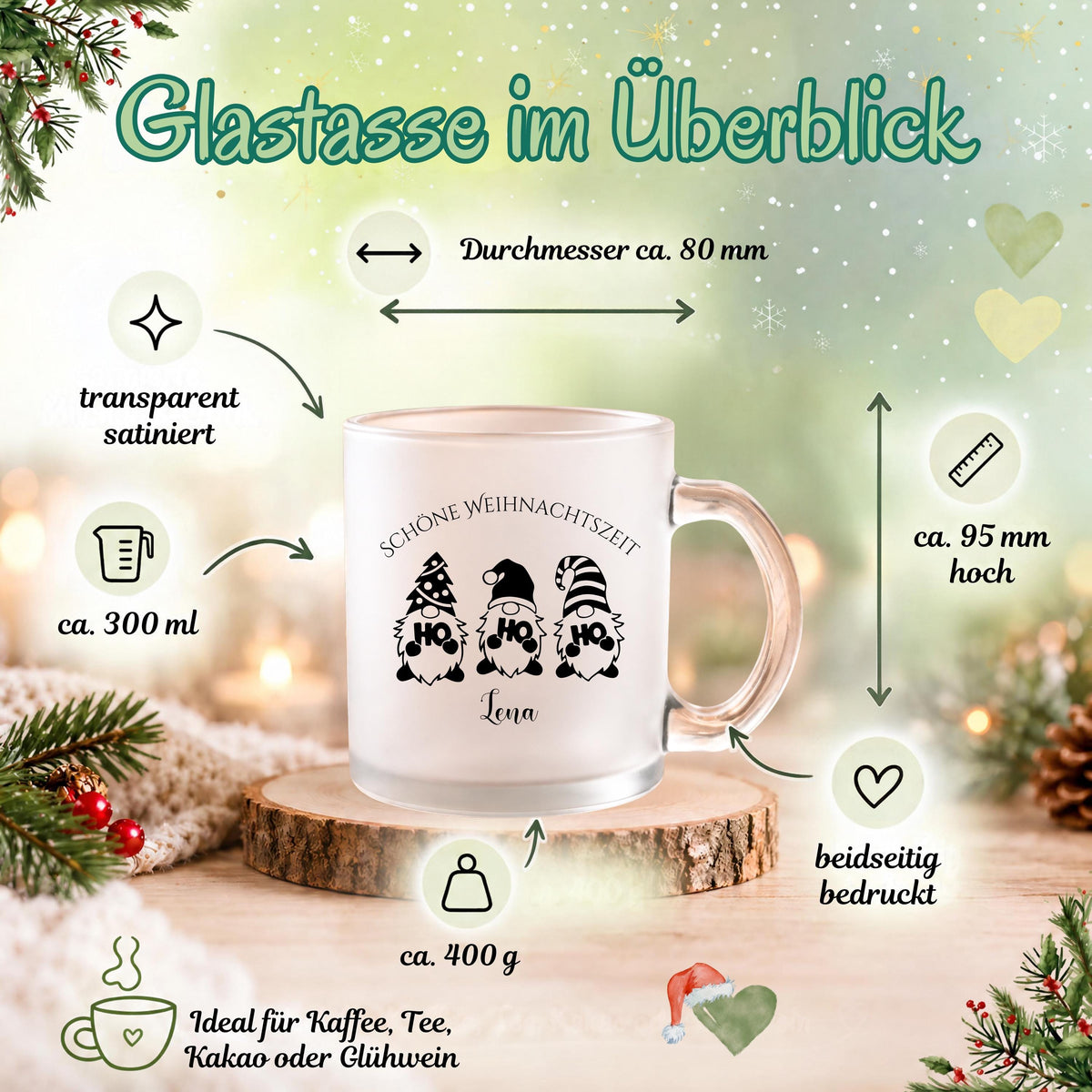 Personalisierte Weihnachtstasse mit Namen aus satiniertem, transparentem Glas zeigt drei fröhliche Wichtel mit „HOHOHO" auf dem Bauch und den Schriftzug „Schöne Weihnachtszeit". Diese Tasse personalisiert wird individuell mit deinem Wunschnamen bedruckt und eignet sich als Weihnachtsgeschenk für Kinder, Familie, Freunde oder Kollegen. Als besondere Kaffeetasse Weihnachten ist diese Tasse mit Namen ein fröhliches Unikat für die ganze Weihnachtszeit. Glühweintasse mit Name, Geschenk Freu