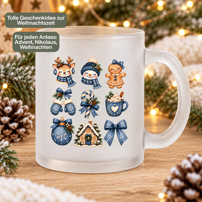 Diese Weihnachtstasse mit Weihnachtsmotiven ist die ideale Kaffeetasse Weihnachten für die Adventszeit. Als Weihnachtsbecher aus satiniertem Glas, beidseitig bedruckt mit 300 ml Fassungsvermögen, eignet sich diese Winter Tasse perfekt als Weihnachtsgeschenk oder Wichtelgeschenk. Ob als Nikolaus Tasse, Mitbringsel oder Teil eines Weihnachtstassen Sets fürs ganze Team – eine schöne Geschenkidee für Kaffee, Tee, Kakao oder Glühwein. Glühweintasse, Weihnachtstasse, Weihnachtsbecher