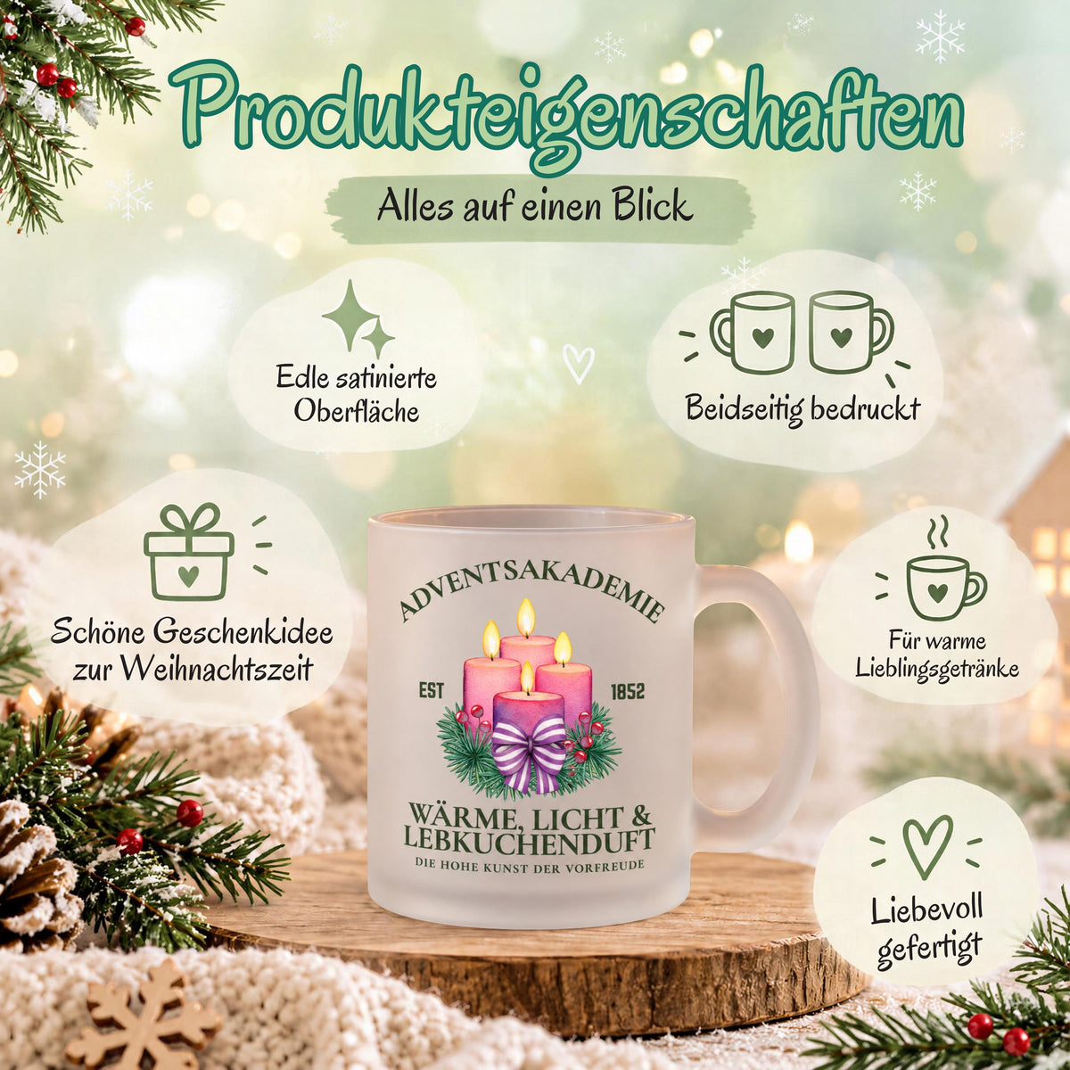 Infografik zu den Produkteigenschaften der Adventsakademie-Weihnachtstasse. Genannt werden die satinierte Oberfläche, der beidseitige Druck und die Verwendung für warme Lieblingsgetränke. Der abgebildete Glasbecher mit Henkel zeigt vier rosa Adventskerzen, Tannengrün und eine gestreifte Schleife zum Spruch „Wärme, Licht & Lebkuchenduft“. Die Glastasse fasst ca. 300 ml. Eine weihnachtliche Geschenkidee für Familie, Freundin oder Kollegin, für Nikolaus, Weihnachten und das Wichteln im Advent.