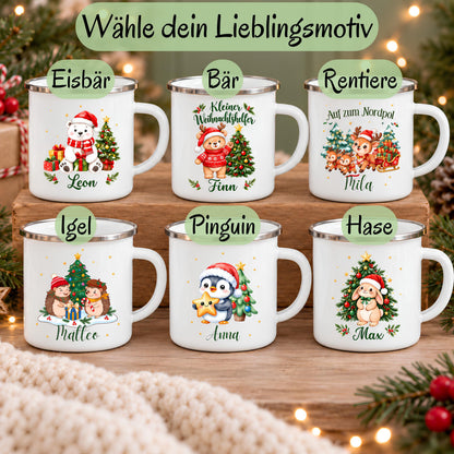 Personalisierte Weihnachtstasse für Kinder aus weißer Emaille mit silberfarbenem Rand und weißem Henkel. Die Kindertasse wird mit Wunschname und ausgewähltem Weihnachtsmotiv bedruckt. Ein persönlicher Kinderbecher als Weihnachtsgeschenk oder Nikolausgeschenk für Kinder, Enkelkinder und Patenkinder. Zur Auswahl stehen Hase, Pinguin, Eisbär, Bär, Rentiere und Igel. Geliefert wird eine Tasse im gewählten Design. Übersicht aller sechs Tiermotive als Auswahlhilfe; kein Tassenset.