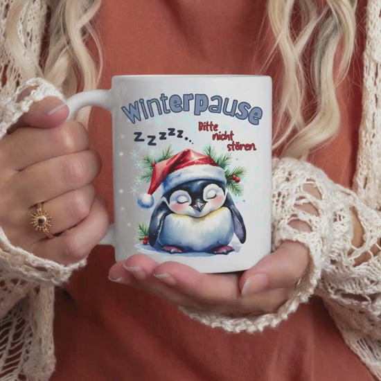 Weihnachtstasse mit Pinguin | Lustige Tasse Weihnachten Geschenk für Kollegen Familie Freund | Winterbecher mit Spruch | Geschenkidee Büro